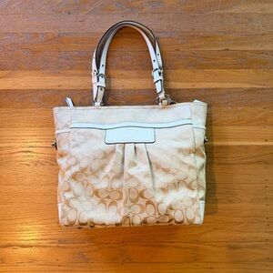 Coach Gallery Signature Tote In Beige and White